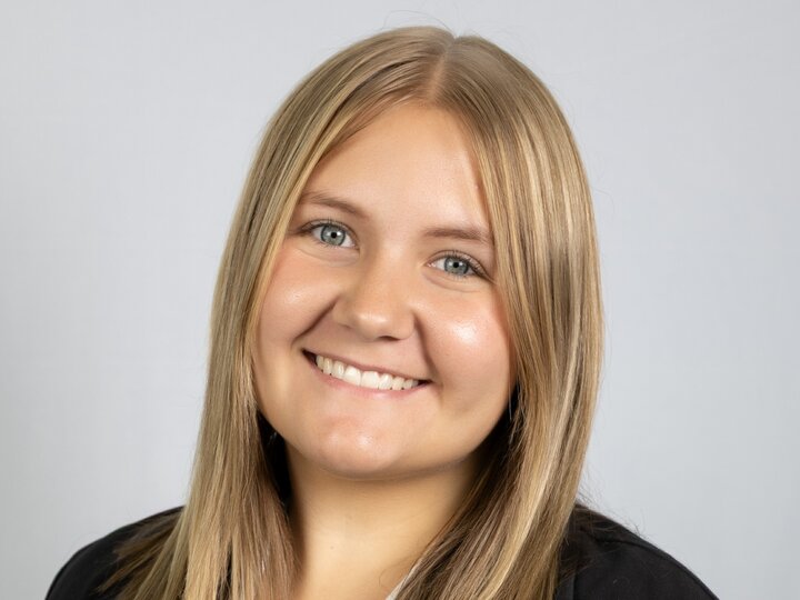 Lynzi Becker headshot