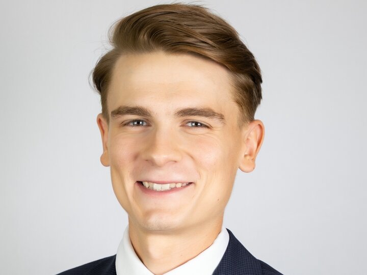 Bobby Busk headshot