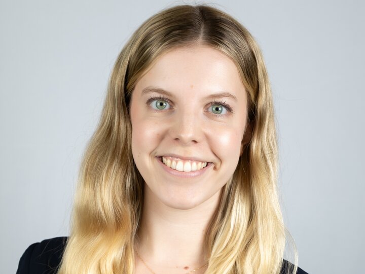 Anna McMahon headshot