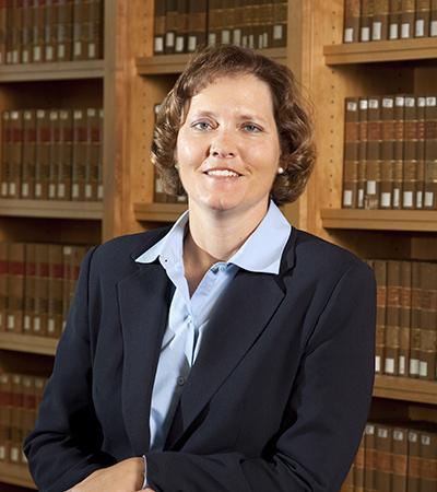 Professor Colleen Medill headshot